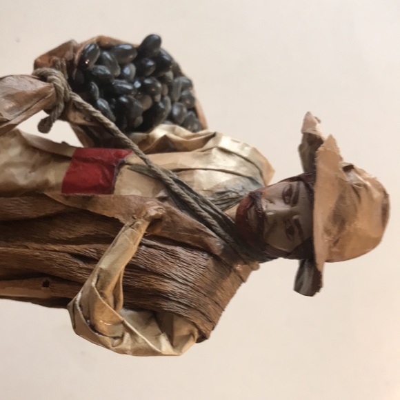 Handcrafted paper mache Costa Rican farmer bringing home days crop - Picture 8 of 12